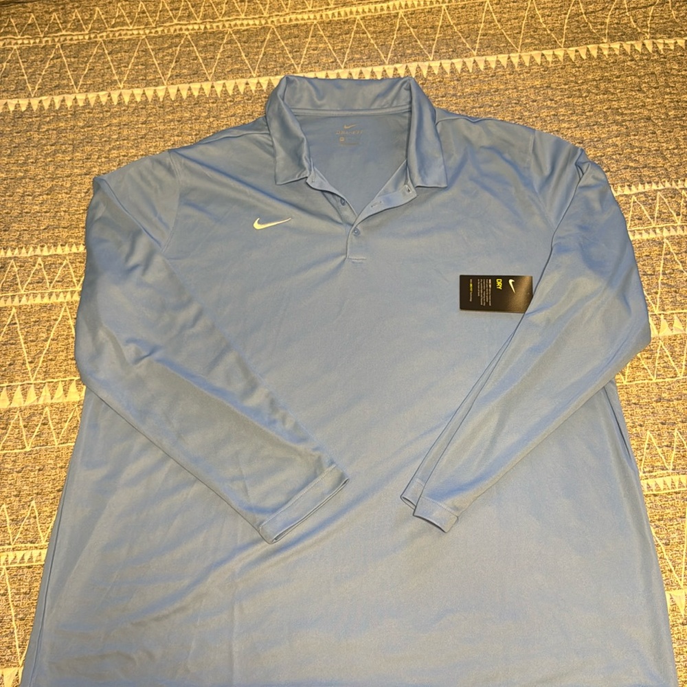 Men’s Nike long sleeve pullover. Dri-fit